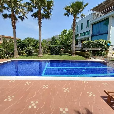 Family Beach Swimming Pool Villa Luanit Tragjas Bagian luar foto