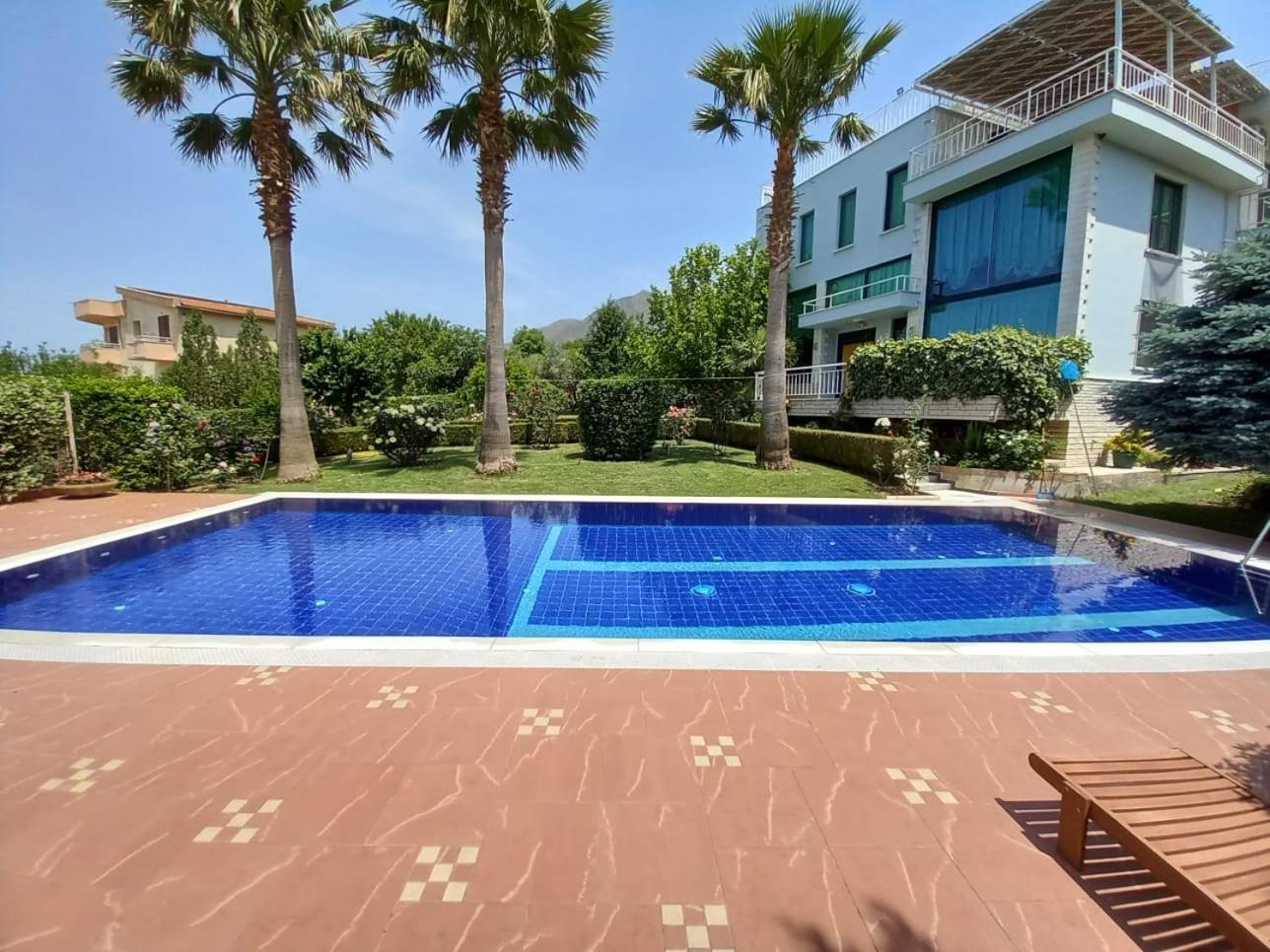 Family Beach Swimming Pool Villa Luanit Tragjas Bagian luar foto