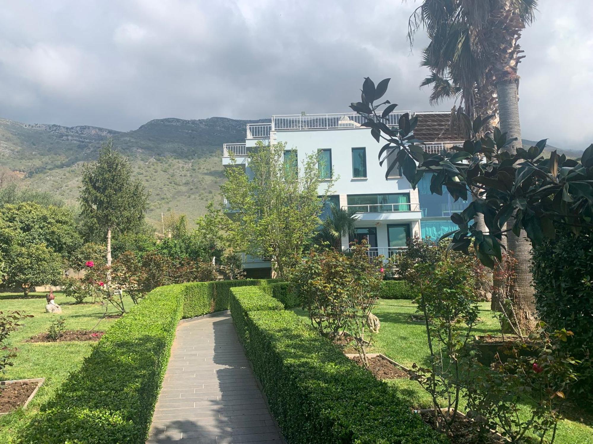Family Beach Swimming Pool Villa Luanit Tragjas Bagian luar foto